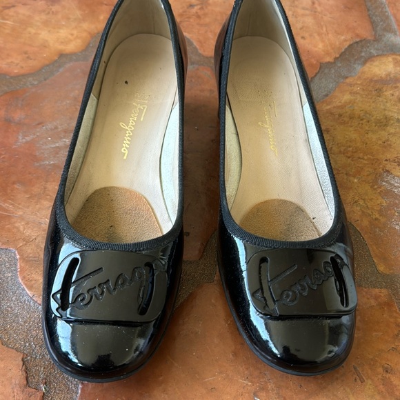 Ferragamo patent leather pumps size 9 B - Picture 2 of 9